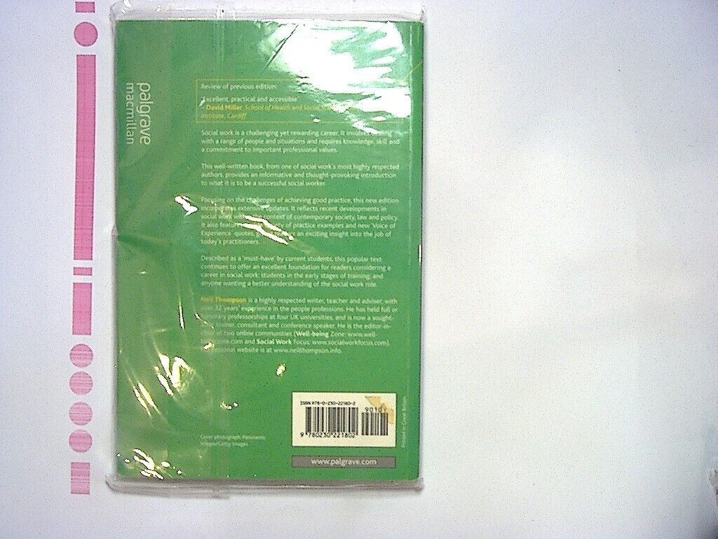 Neil Thompson - Understanding Social Work: Preparing for Practice PB NEW