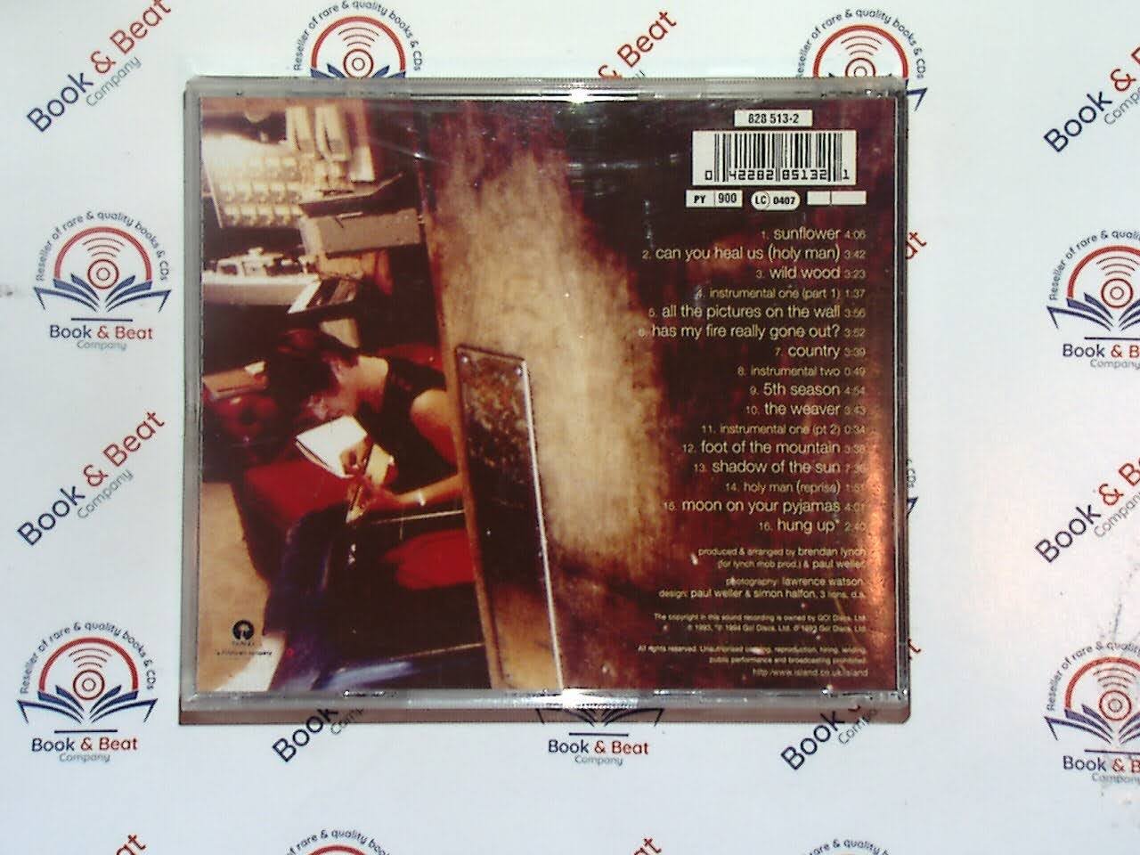 bookandbeat.com, Paul Weller, Essential Singles Collection, mod revival, The Jam, The Style Council, British rock, classic singles, greatest hits, iconic musician, songwriter, Britpop, 1980s music, 1990s music, rock collection, essential albums, timeless tracks, music anthology, indie rock, UK music legend.