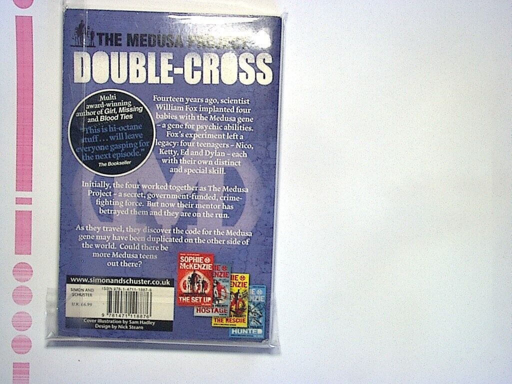 Sophie McKenzie - The Medusa Project: Double-Cross (Volume 5) PB New