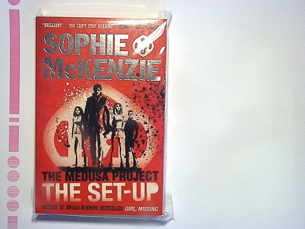 Sophie McKenzie - The Medusa Project: The Set-Up (Volume 6) PB New