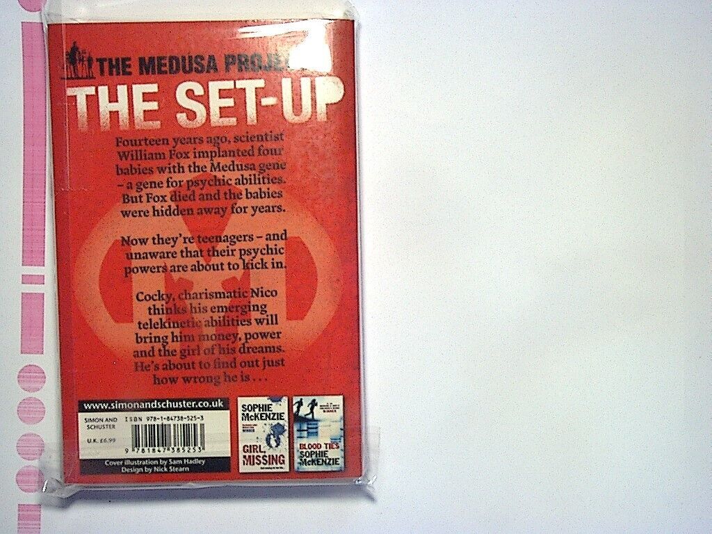 Sophie McKenzie - The Medusa Project: The Set-Up (Volume 6) PB New