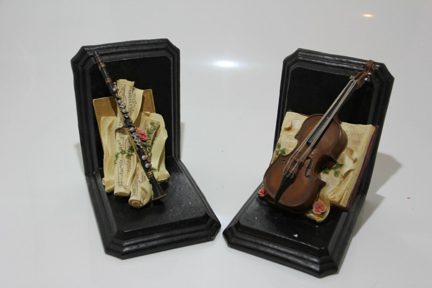 Pair of beautiful Music Themed Resin Book Ends Violin & Clarinet Sonata VGC