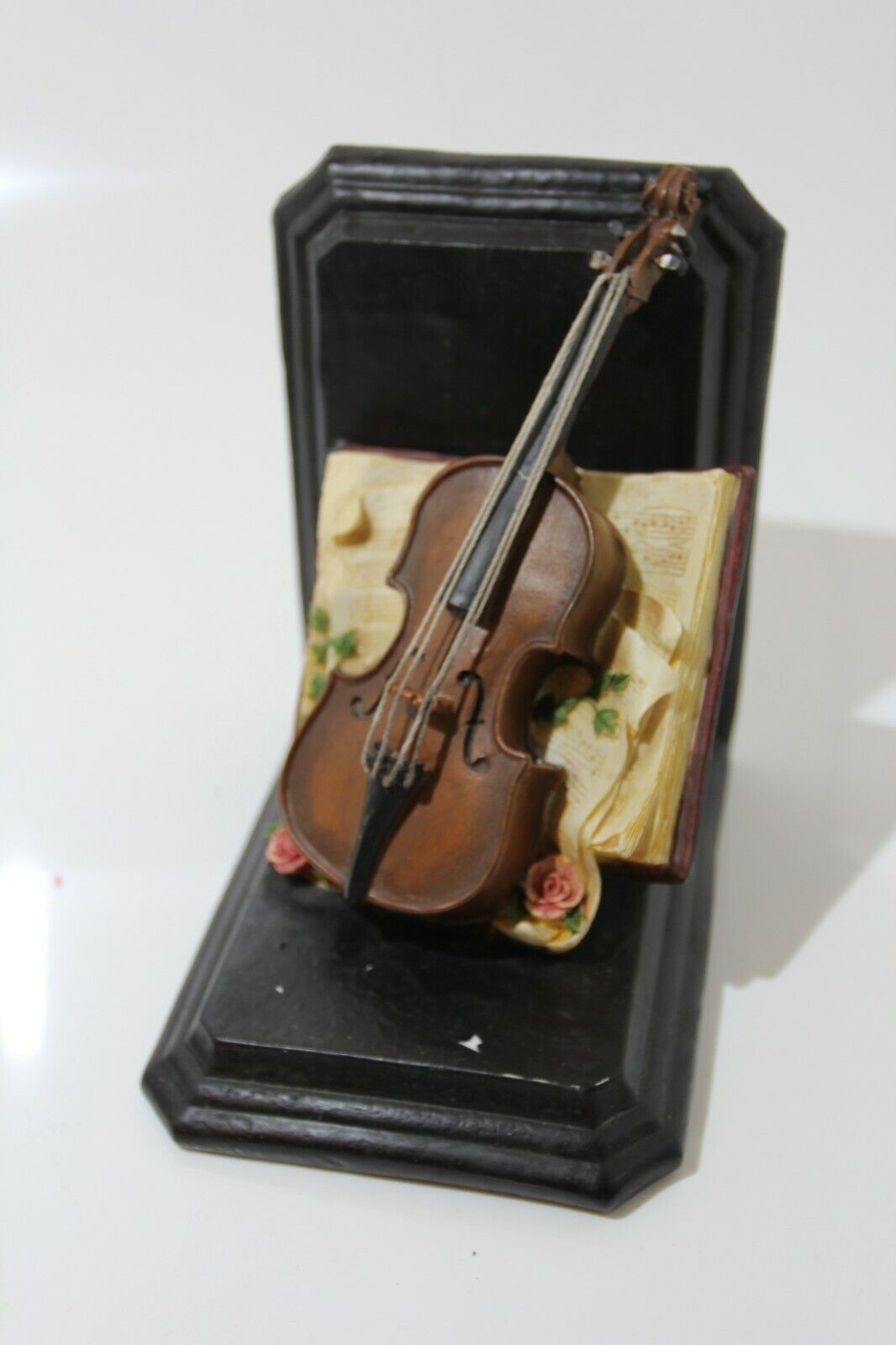 Pair of beautiful Music Themed Resin Book Ends Violin & Clarinet Sonata VGC