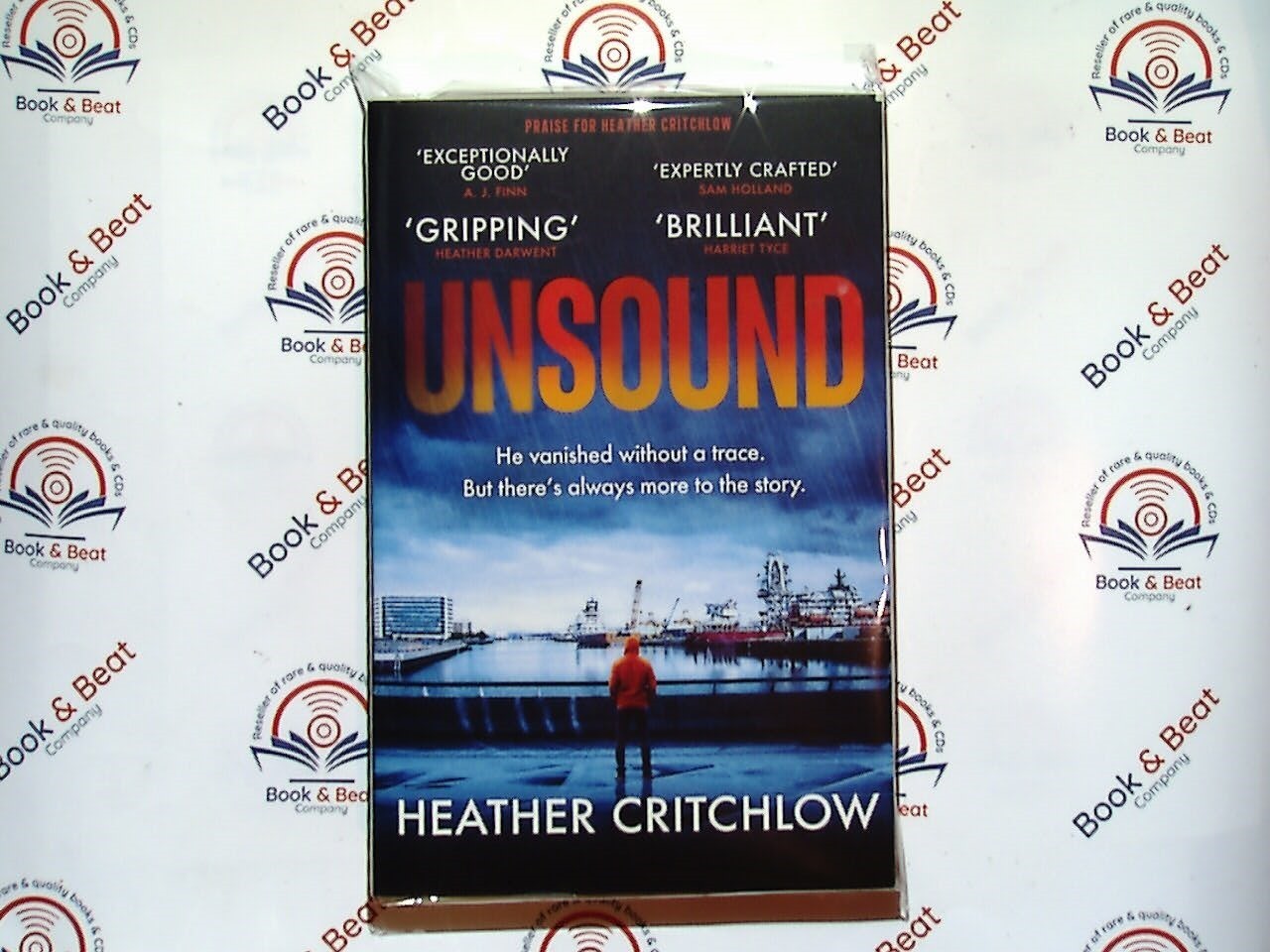 Unsound (The Cal Lovett Files) - Heather Critchlow PB New
