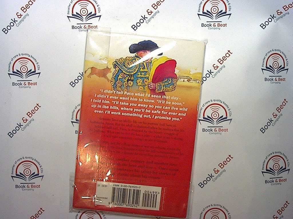 Michael Morpurgo, Toro! Toro!, Bookandbeat, Children's Literature, Fiction, Adventure, Bullfighting, Spain, Friendship, Courage, Animals, Coming-of-Age, Emotional Journey, Engaging Story, Young Readers, Moral Lessons, Heartwarming Tale, Popular Author, Illustrated Edition, Spanish Culture, Animal Rights, Gripping Narrative
