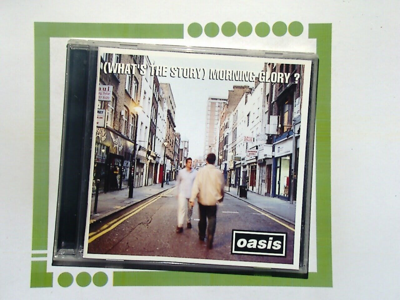 Oasis, Morning Glory, Britpop, 90s Rock, Gallagher Brothers, Classic Album, UK Rock, Wonderwall, Don't Look Back in Anger, Iconic Albums, Rock Anthems, Brit Rock, Chart Toppers, Alternative Rock, bookandbeat.com,