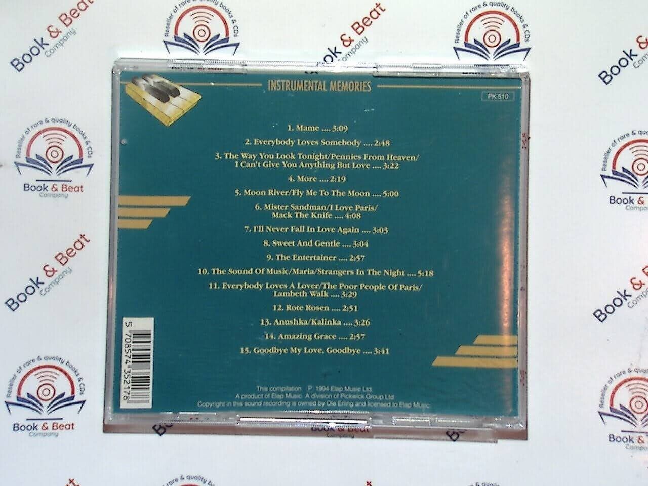 bookandbeat.com, Ole Erling, Hammond Evergreens 2, jazz organ, instrumental album, Hammond B3, classic jazz, smooth jazz, soulful music, retro jazz, evergreen tunes, iconic tracks, jazz fusion, relaxing music, organ music, vintage jazz, timeless hits, mellow vibes, jazz improvisation, smooth melodies, jazz legends, easy listening, modern jazz interpretation, retro sound, music for relaxation,