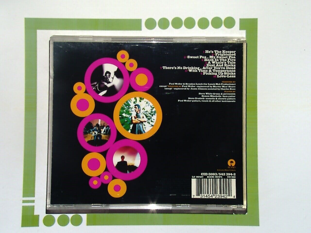 bookandbeat.com, Paul Weller, Essential Singles Collection, mod revival, The Jam, The Style Council, British rock, classic singles, greatest hits, iconic musician, songwriter, Britpop, 1980s music, 1990s music, rock collection, essential albums, timeless tracks, music anthology, indie rock, UK music legend.