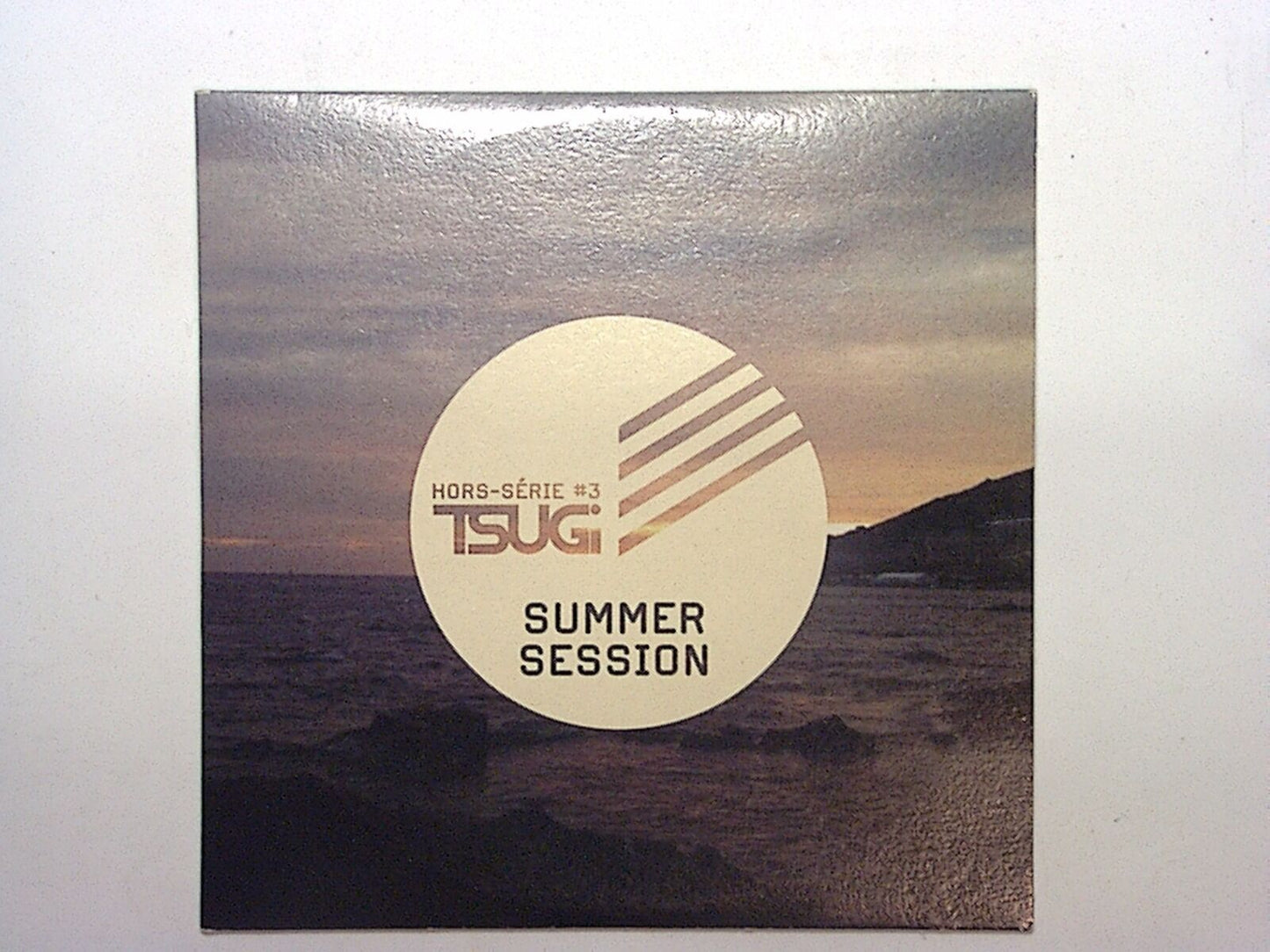Tsugi Hors Série #3, Summer Session Promo, Various Artists, CD, Bookandbeat.com, Electronic music, Summer vibes, Chillout, Compilation album, Music mix, Indie tracks, Festival sounds, Promotional release, Ambient tunes, Upbeat rhythms, Relaxation music, Dance beats, Trending music, Music discovery, Curated playlist, Seasonal music,