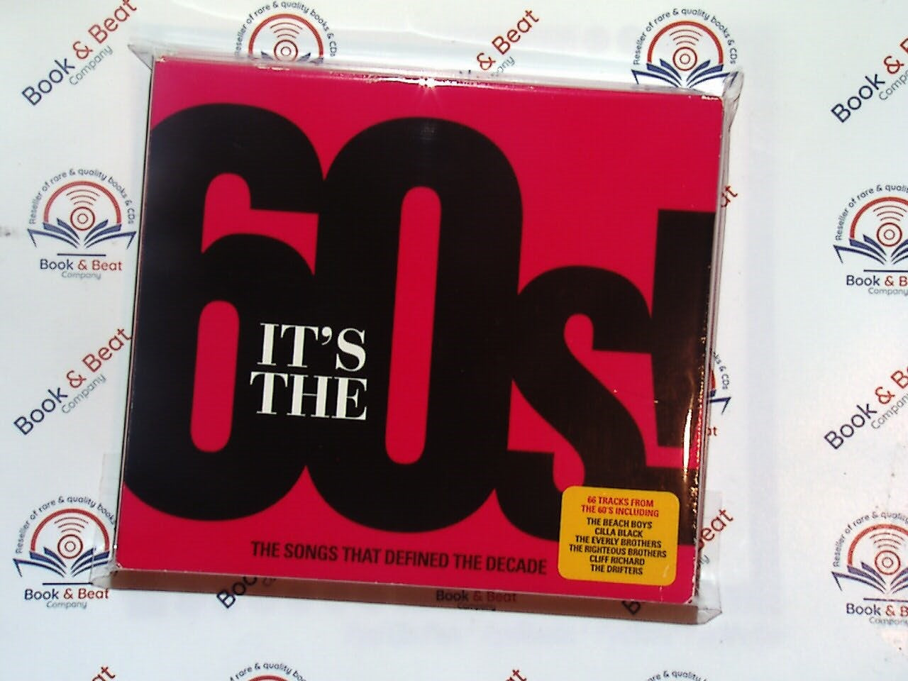 It's the 60's!, 1960s music, CD, Bookandbeat.com, Classic hits, Nostalgic, Rock 'n' roll, Pop music, British Invasion, Timeless classics, Flower power, Psychedelic rock, Retro, Catchy tunes, Dance music, Cultural revolution, Iconic songs, Guitar-driven, Folk influence, Fun sound, Music enthusiasts,